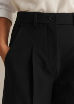 New ME+EM Textured Tailoring Longline Short Black